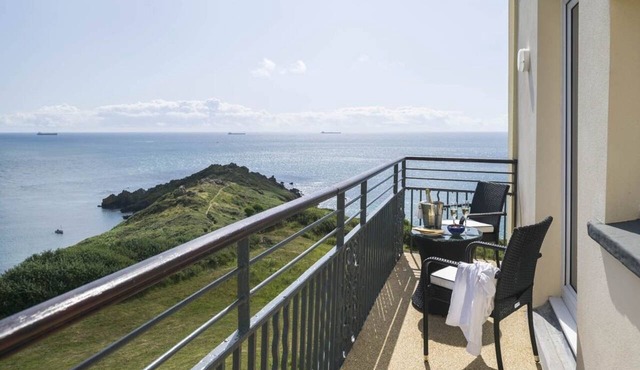 Epic View - sleeps 2 guests in 1 bedroom in Helston