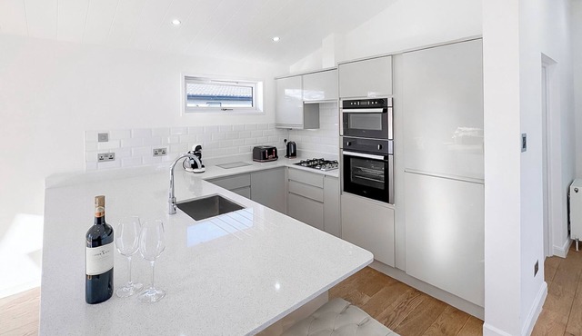 Executive Lodge with Hot Tub in Westmarsh