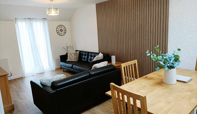 Exeter Coach House - Detached 2 Bed Home - Topsham - Sleeps 4, Parking & Garden