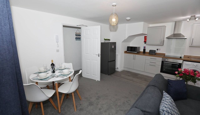 EXMOUTH, DEVON - Apt 1, Strand House: 2 Bed, Central Location, Sleeps 4 in Exmouth
