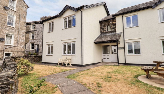 FAIRVIEW, pet friendly, with a garden in Bowness-On-Windermere