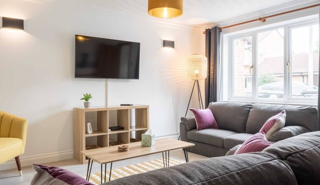 Fantastic 3 bedroom home with parking
