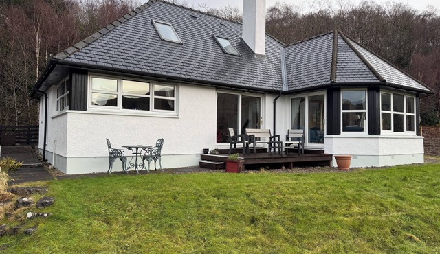 Fantastic views lochside views from spacious peaceful coastal Highland retreat