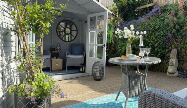 Farr Cottage | Cornish Charm & Unexpected Extras | Pool & Gym Access | Parking