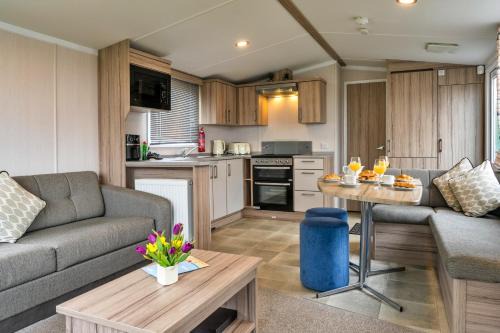 Finest Retreats - Pine Forest Lodge in Saint Enoder