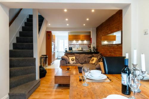 Finest Retreats - Three Storeys in Newent