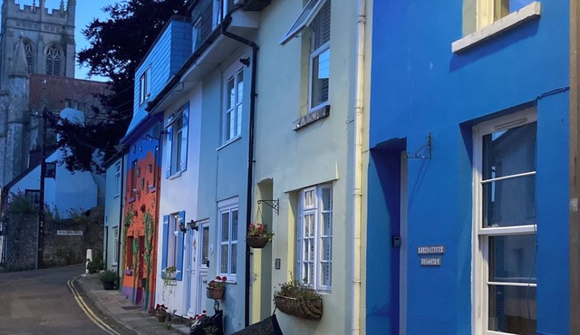 Fisherman's Cottage - Harbour Close, Pub Closer, Sea Views if You Look Hard