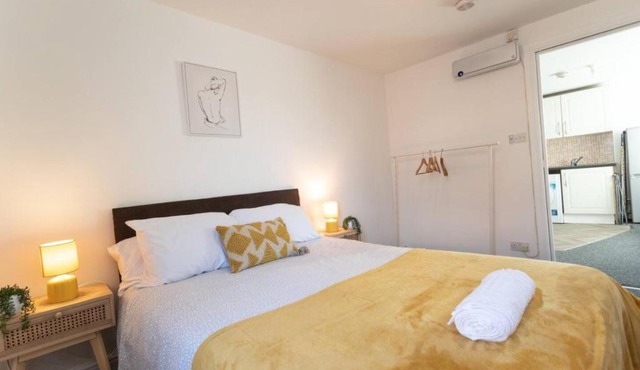 Flat 3 Sunnyside Contractor Long Stay by ShortStayUK