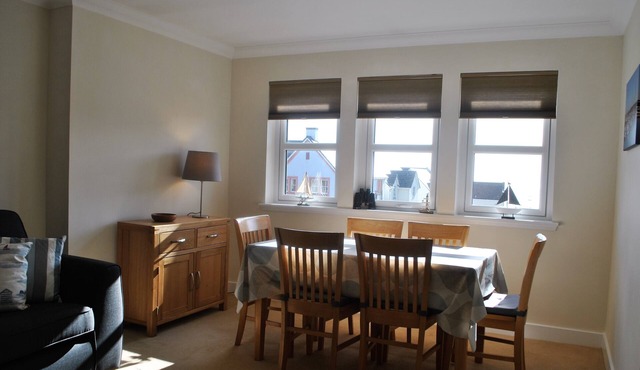 Forth View- stylish upper apartment with sea views in Anstruther