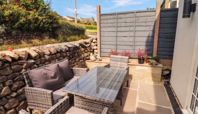 FOURWAYS, pet friendly, character holiday cottage in Settle in Settle