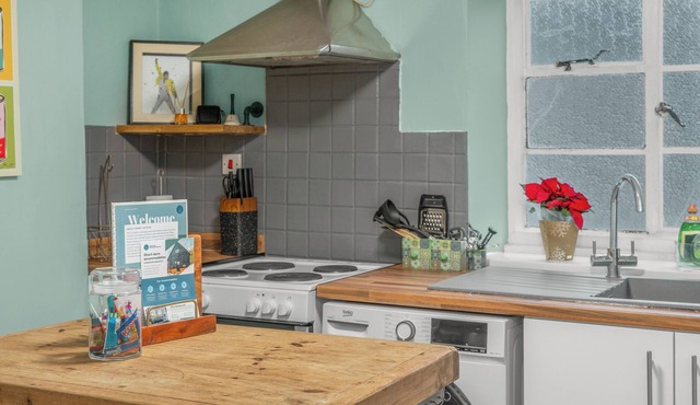 Fox Haven - Charming Three-Story Cottage in Bicester