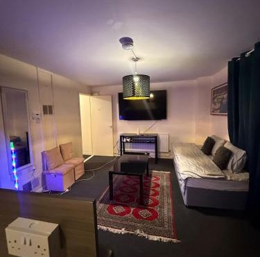 Full flat near cmk central Milton Keynes train station & walking distance to Milton Keynes Hospital