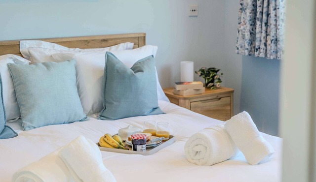 Fully Equipped Cheltenham Home - Parking & Garden