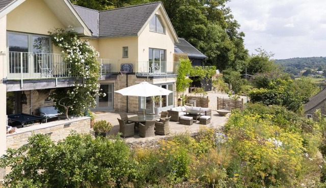 Gethsemane: A Stunning Hidden Valley Retreat in Stroud