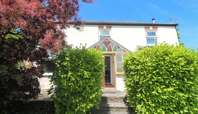 GREENWAYS, pet friendly, with a garden in Perranporth
