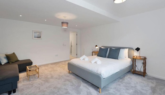 GuestReady - Elegant 2bed Haven with Private Patio