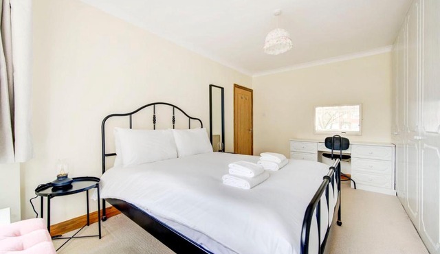 GuestReady - Spacious 4bed with backyard