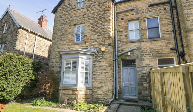HAZELDENE, pet friendly, with a garden in Sleights