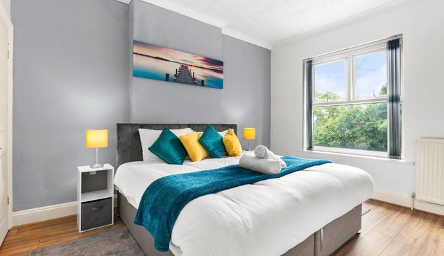 HILLTOP PLACE SUITES 6 beds for CONTRACTORS and FAMILIES near MEADOWHALL with FREE PRIVATE PARKING