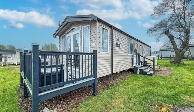 Homely Caravan With Decking And Wifi In Lowestoft Ref 12097B