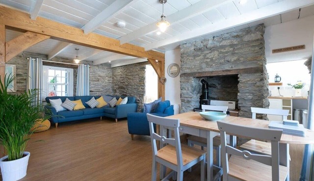 Homely Cottage with Sun Terrace, Short Walk to Beach