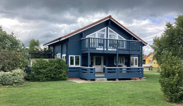 Honeypot Lodge Scandinavian Style, on-site golf course.