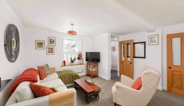 Idyllic Cottage in Picturesque Cotswolds Village