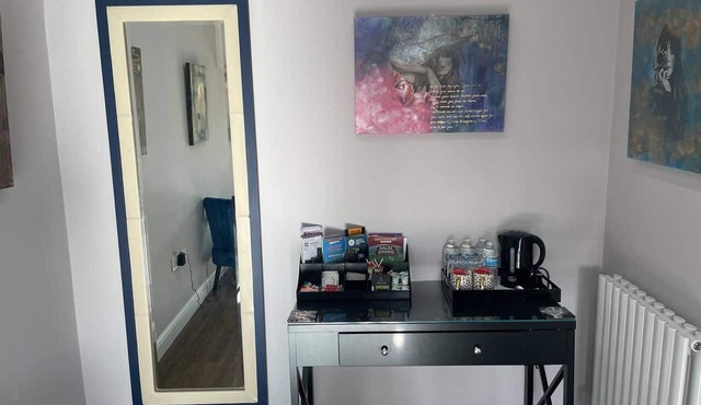 Immaculate 1-bed Studio With Outside Patio