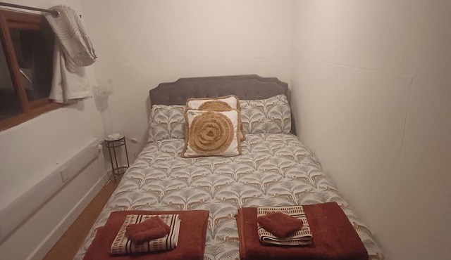 Inviting 1-Bed Cottage in Pontypridd