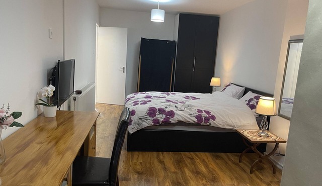 Inviting 2-bed Apartment Near Heathrow