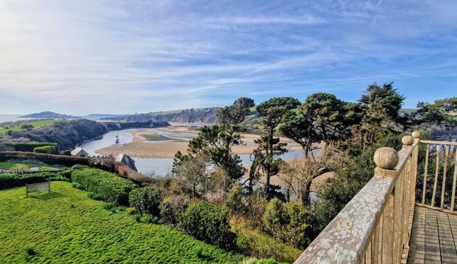 Island View - Spacious first floor waterside apartment in Bantham, South Devon