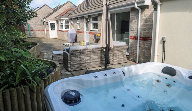 JALUNA, pet friendly, character holiday cottage in Carbis Bay