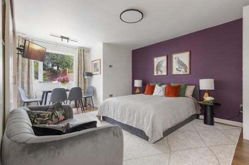 King Studio Apartment with Garden and Parking in Ealing