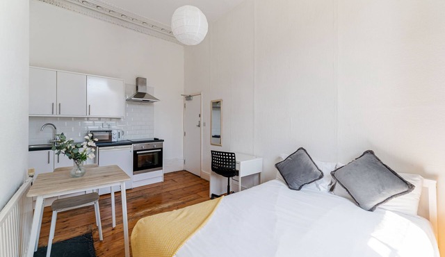 Kitchenette Double Room with Shared Bathroom