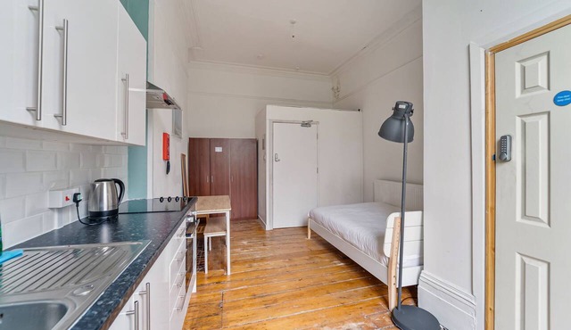 Kitchenette Double Room with Shared Bathroom