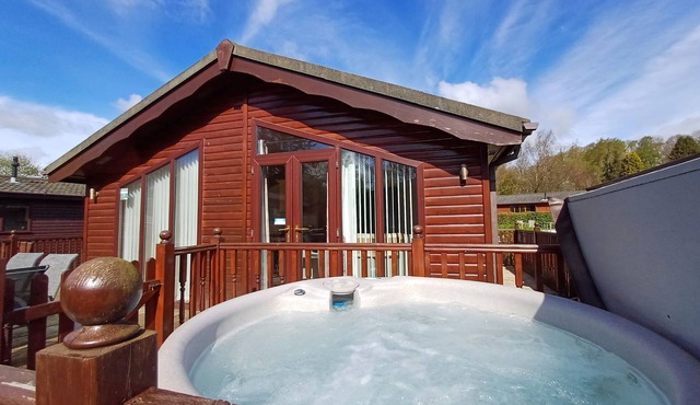 Lakeside 1 Lodge - a holiday lodge that sleeps 4 guests in 2 bedrooms