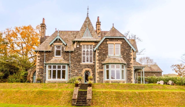 Lakestone House - Five Bedroom Villa, Sleeps 10