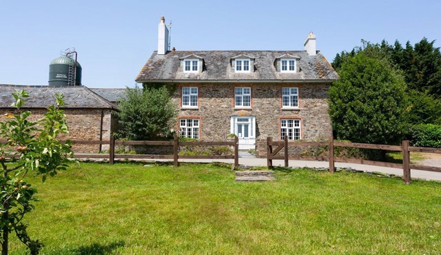 Landscove House - Eight Bedroom Villa, Sleeps 16