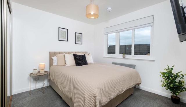 Langley House Dundee 5 Bedroom Sleeps 5 Free Parking Fast Wi-Fi Near Stannergate