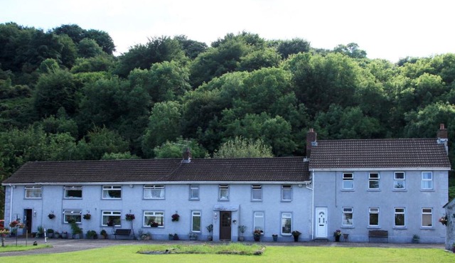 Leafield House