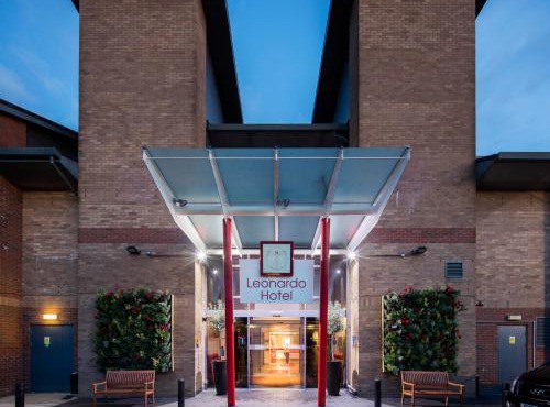 Leonardo London Heathrow Airport in Hillingdon