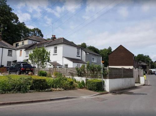 Listed Character Cottage In Central Kingsbridge
