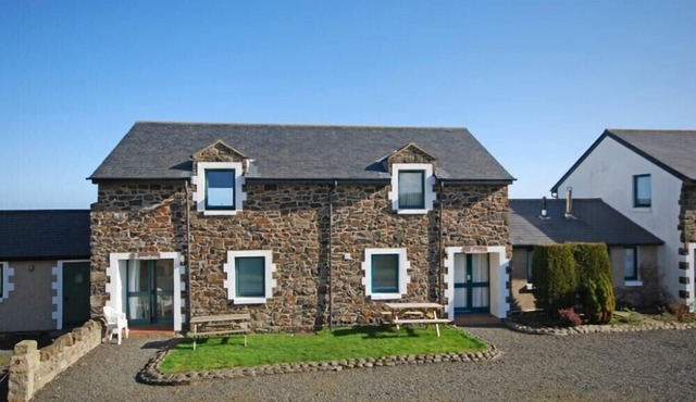 LONGSTONE, pet friendly in Embleton