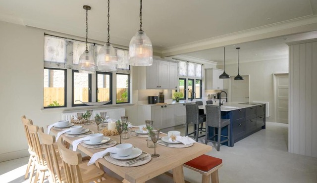 Luxurious House Lodge & Garden Private Parking