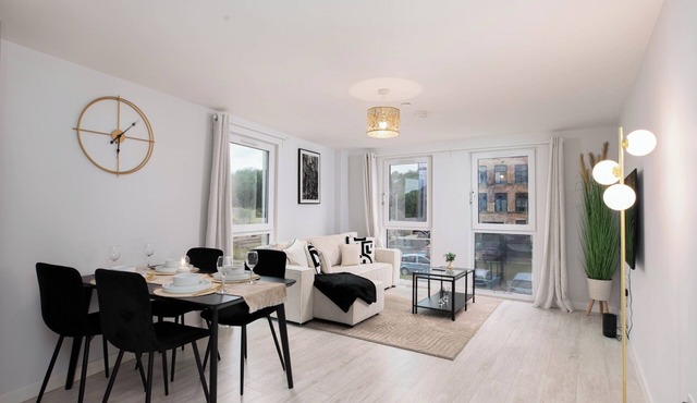 Luxury 2 Bed Apt in City Centre | Free Parking