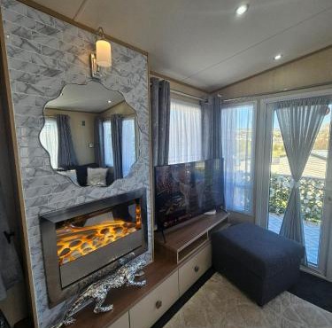 Luxury 3 bedroom caravan hobourne Devon bay with hot tub