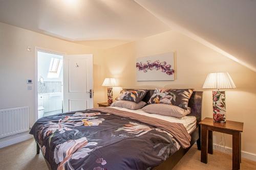 Luxury Central Home 2,5 Baths - Superking bed, secure FREE parking