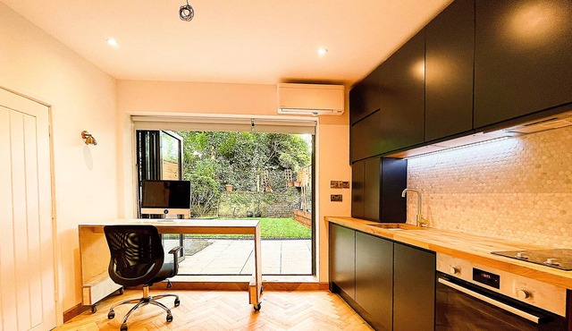 Luxury Garden Studio near Oval