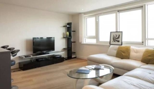 Luxury modern 2BD flat in centre