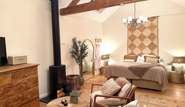 Luxury Riverside Hideaway for two